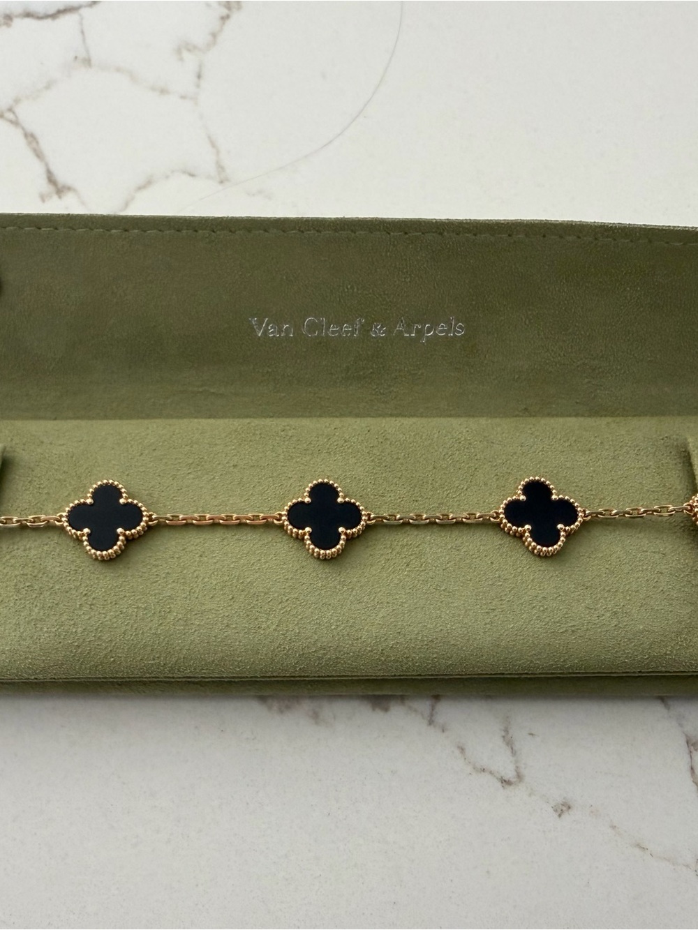 Van Cleef 5 Motif Bracelet – 18K yellow Gold Black Onyx - Picture 2 of 8
